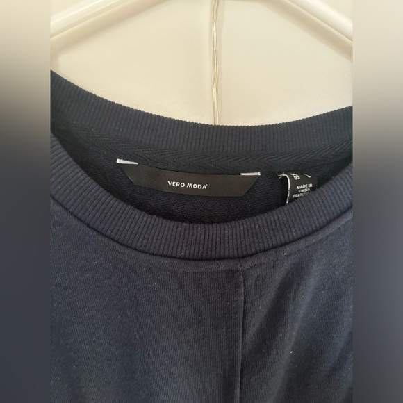 BRAND NEW (crossover sweater) - Picture 3 of 3